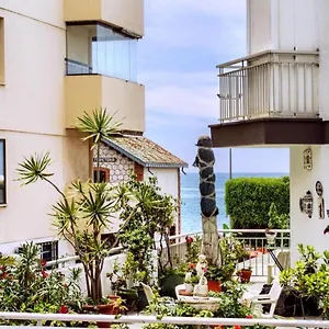 https://magnifica-vivienda-en-la-playa-con-aparcamiento-privado.es-andalucia.com